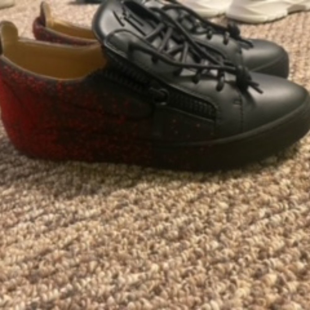 Giuseppe Zanotti Eur-44 Never worn/Brand new Purchased from Saks Fifth at King o